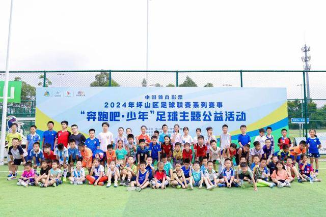 49:49，CBA总决赛G4战，胡金秋半场狂揽22分，广厦半场战平上海
